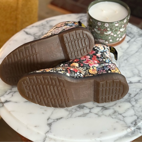 Dr. Martens RARE Vintage Floral Combat Leather Boots - Picture 4 of 9